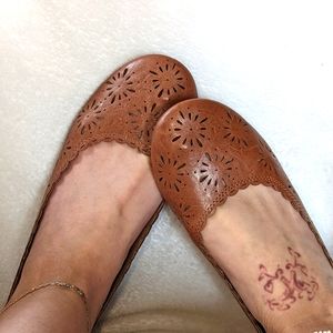 White Mt. Size 8 ½, Eyelet Vegan Leather Brown Flats